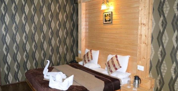Hotel Royal Batoo Srinagar  Exterior photo